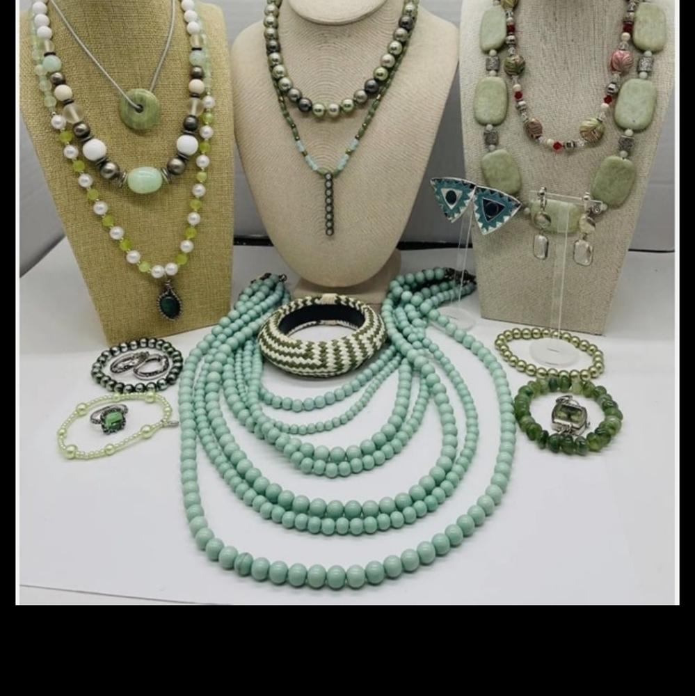 Vintage watches, luxury & modern beautiful jewelry & home decor - Picture 8 of 8